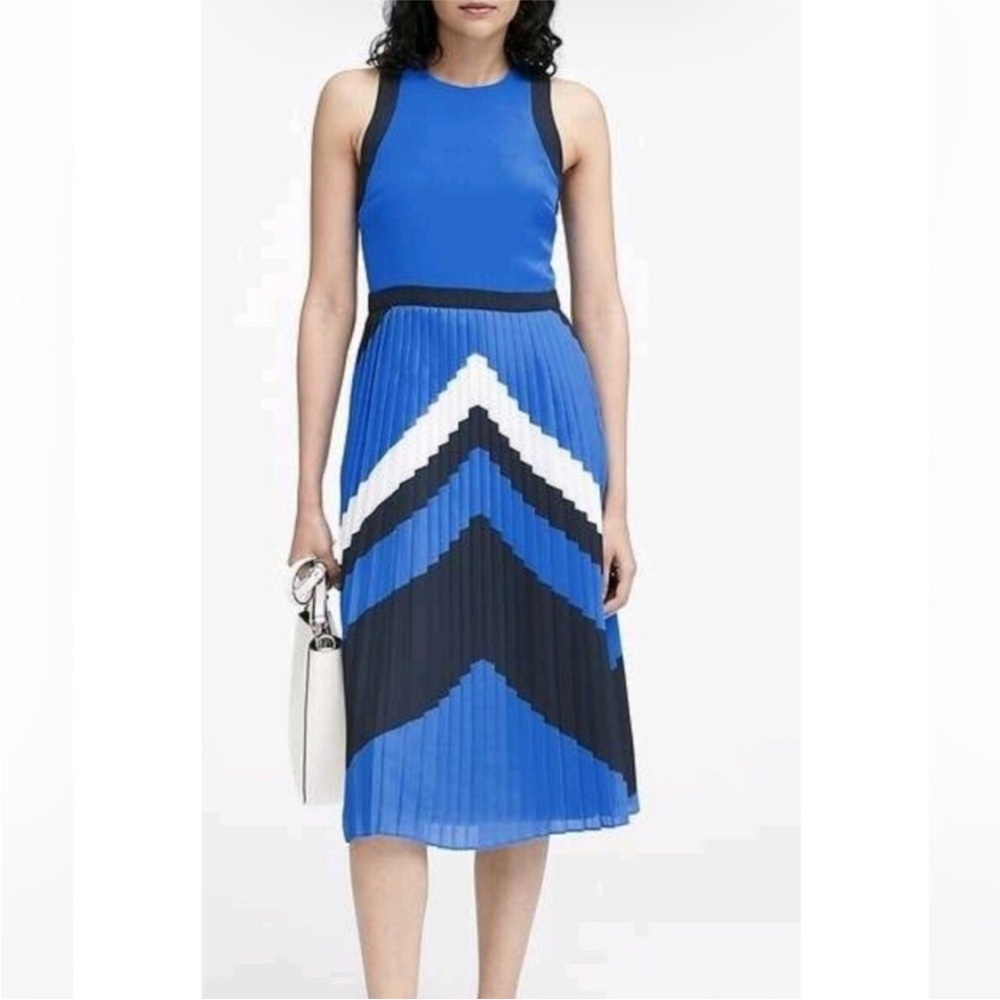 BANANA REPUBLIC Chevron Pleated Midi Dress size 10